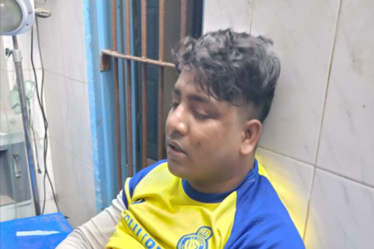 জীবননগরে মাদক কারবারির ছুরিকাঘাতে পুলিশ সদস্য আহত