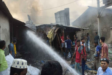 গাজীপুরে তুলার গুদামে আগুন
