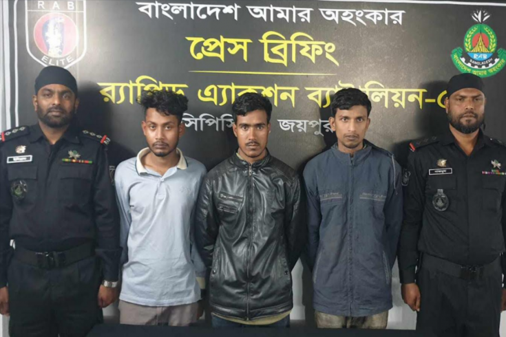 নওগাঁয় পর্নোগ্রাফি সংরক্ষণ ও বিক্রয় চক্রের ৩ সদস্য আটক