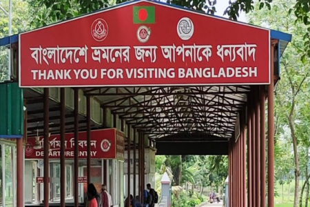 দর্শনা চেকপোস্টে দালালদের দৌরাত্ম্য 