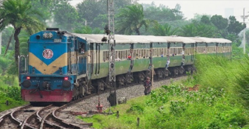 গাজীপুরে ট্রেনে কাটা পড়ে ২ জনের মৃত্যু