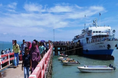সেন্টমার্টিনে পর্যটকবাহী জাহাজ চলাচল বন্ধ ঘোষণা