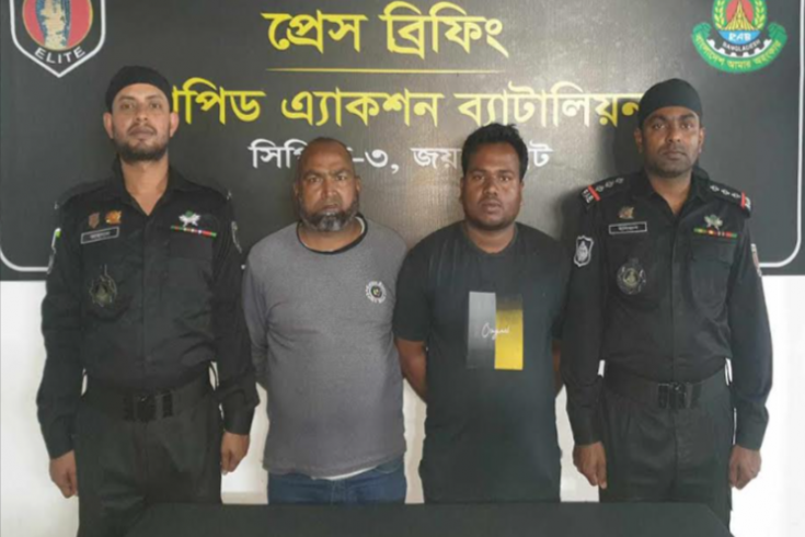 নওগাঁয় ফেন্সিডিলসহ ২ মাদক ব্যবসায়ী গ্রেফতার