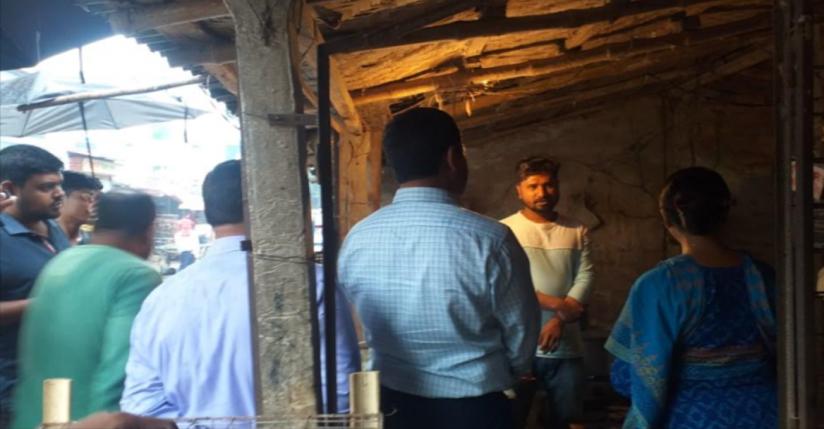 চুয়াডাঙ্গায় বেশি দামে গরুর মাংস ও মুরগি বিক্রি করায় জরিমানা