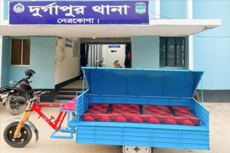দুর্গাপুরে লাশবাহী অটোভ্যান তৈরী করে দিলেন ওসি