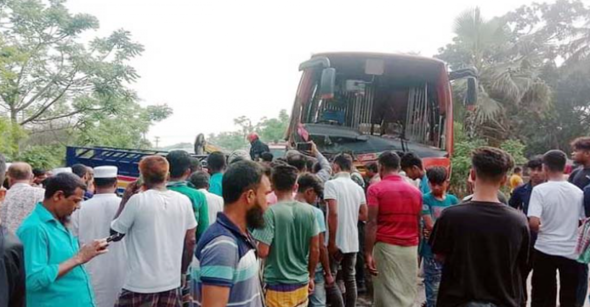 ফরিদপুরে বাস-পিকআপ সংঘর্ষে নিহত ১১