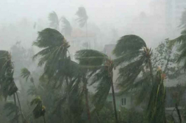 রাতে তীব্র ঝড়ের আশঙ্কা, হুঁশিয়ারি সংকেত