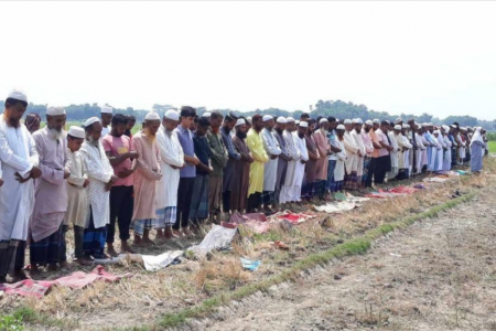 বৃষ্টি কামনায় সালথায় মাঠের মধ্যে ইসতিসকার নামাজ আদায়