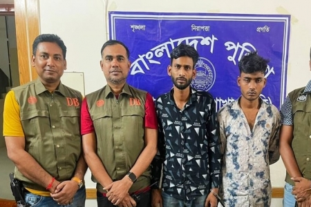 চুয়াডাঙ্গায় দশ কেজি গাঁজা ও প্রাইভেটকারসহ দুই মাদককারবারি গ্রেপ্তার