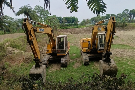 চুয়াডাঙ্গার হরিশপুর চলছে অবৈধ মাটি বিক্রি,ট্রাক্টরের বিকট শব্দে অতিষ্ঠ এলাকাবাসী