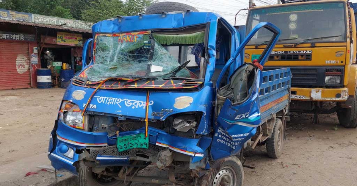 গাজীপুরে ট্রাক-পিকআপ ভ্যানের সংঘর্ষে নিহত ২
