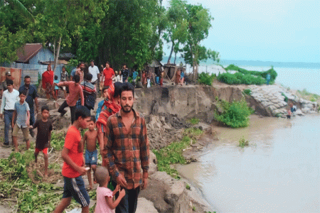 ভাঙনে দীশেহারা মধুমতি নদীর তীরবর্তী বাসিন্দারা  