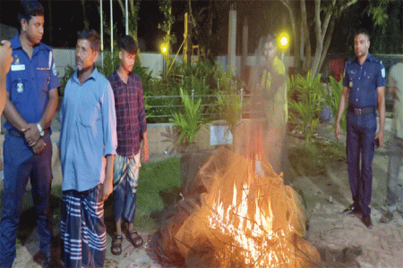  সালথায় অবৈধ চায়না দুয়ারী জালসহ আটক ২ 