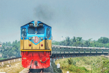 সারাদেশে মেইল ও কমিউটার ট্রেন চলাচল শুরু