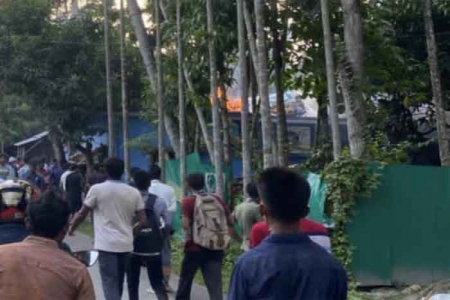 নড়াইলে বসতঘরে আগুনও ভাঙচুর 