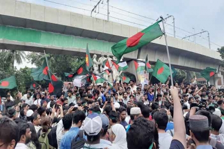 ছাত্র-জনতার ‘শহীদি মার্চ’ শুরু  