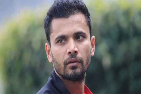 এবার মাশরাফীর বিরুদ্ধে মামলা, আসামি তার বাবাও