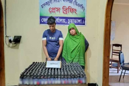 যৌথবাহিনীর অভিযানে ফেন্সিডিলসহ জামাই-শাশুড়ি আটক
