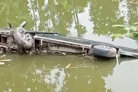 কুষ্টিয়ায় মাইক্রোবাসের ধাক্কায় প্রাণ গেল ৪ স্কুলশিক্ষার্থীর