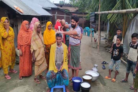 স্ত্রীকে তালাক দেওয়ার পর দেড়মণ দুধ দিয়ে গোসল করলেন স্বামী