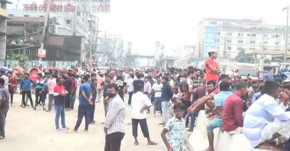 গাজীপুরে সড়ক অবরোধ করে শ্রমিকদের বিক্ষোভ, তীব্র যানজট