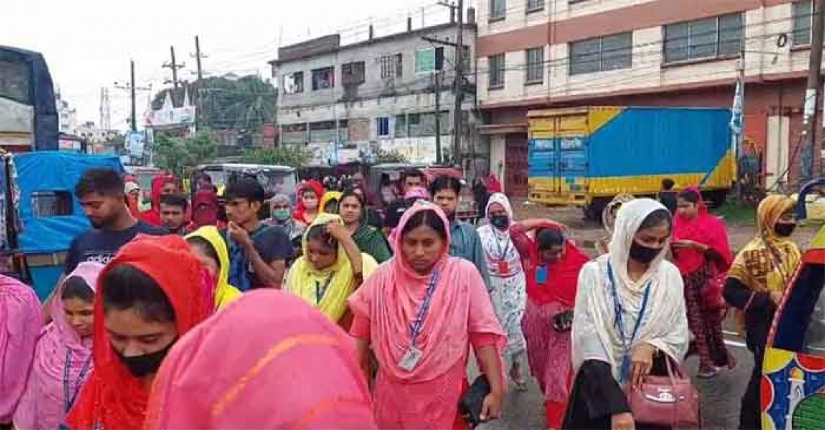 গাজীপুরে শান্তিপূর্ণভাবে পোশাক কারখানা চলছে
