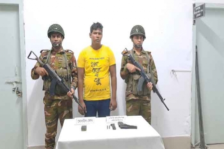 চুয়াডাঙ্গায় সেনাবাহিনীর অভিযান, পিস্তল-গুলিসহ গ্রেফতার ১