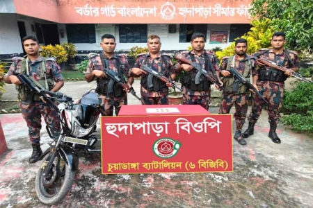 চুয়াডাঙ্গায় বিজিবির অভিযানে ৬টি স্বর্ণের বার উদ্ধার 