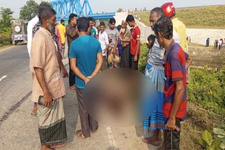 নড়াইলে গরু চোর সন্দেহে ৩ জনকে পিটিয়ে হত্যা