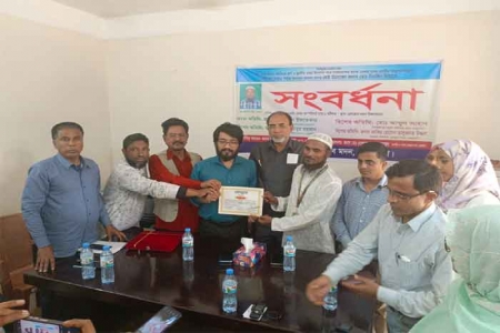 মদনে শ্রেষ্ঠ উদ্যোক্তা ইয়াছিন মিয়াকে সংবর্ধনা