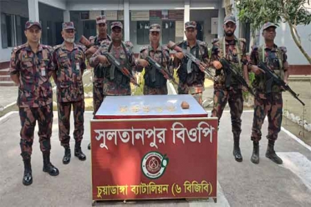  চুয়াডাঙ্গায় বিজিবির অভিযানে ৩০৬ গ্রাম ওজনের স্বর্ণের গহনা আটক