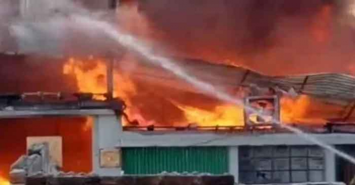 ময়মনসিংহে কীটনাশক কারখানায় আগুন, নিয়ন্ত্রণে ১১ ইউনিট