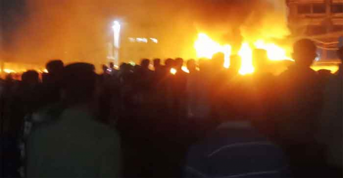 গাজীপুরে ৩ বাসে আগুন, মহাসড়ক অবরোধ