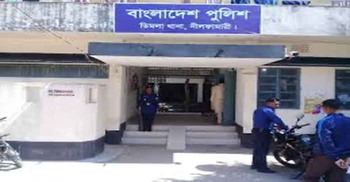 চোরাকারবারিদের বিরুদ্ধে ফেসবুকে পোস্ট দেওয়ায় শিক্ষার্থীর ওপর হামলা