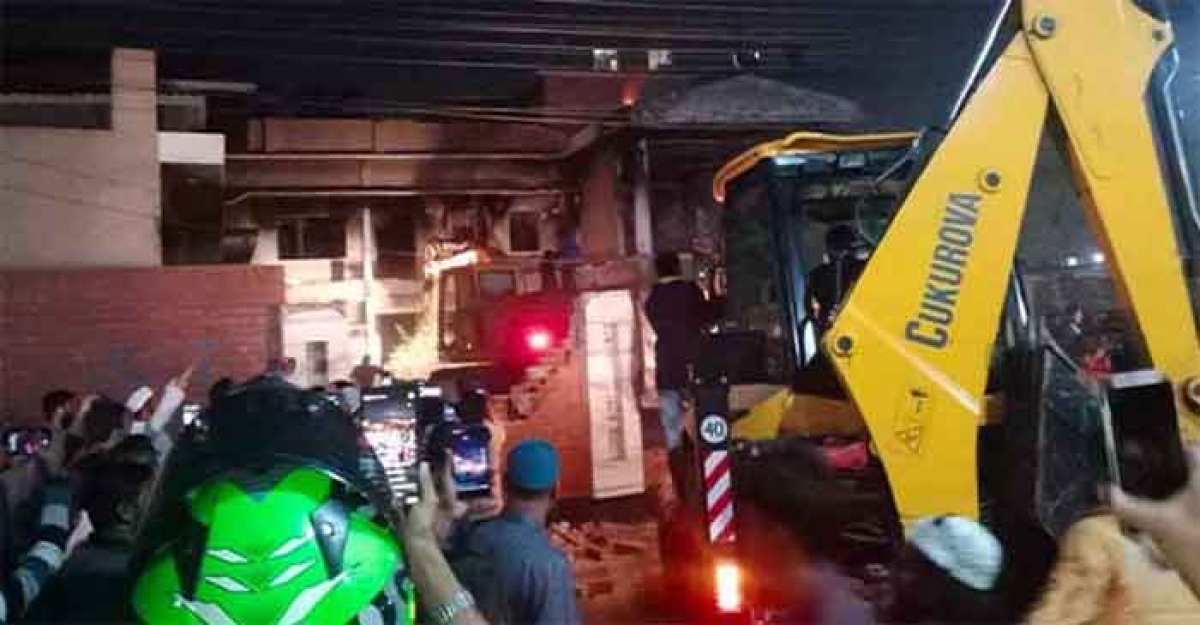 বুলডোজার দিয়ে গুঁড়িয়ে দেওয়া হলো ‘শেখ বাড়ি’