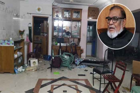 সাবেক মন্ত্রী মোজাম্মেল হকের বাড়িতে হামলা, আহত ১৫
