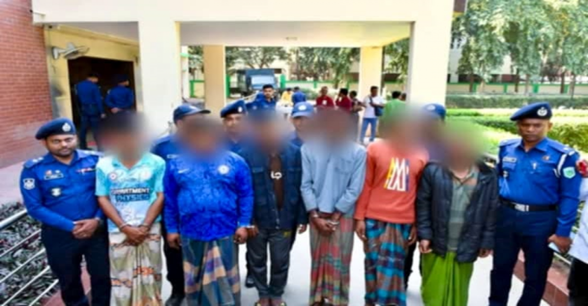 নওগাঁয় বাস ডাকাতির ঘটনায় ৬ ডাকাত গ্রেফতার