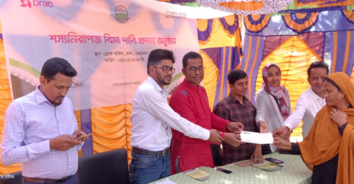  মদনে ব্র্যাক শস্য নিরাপত্তা বীমা প্রদান অনুষ্ঠিত