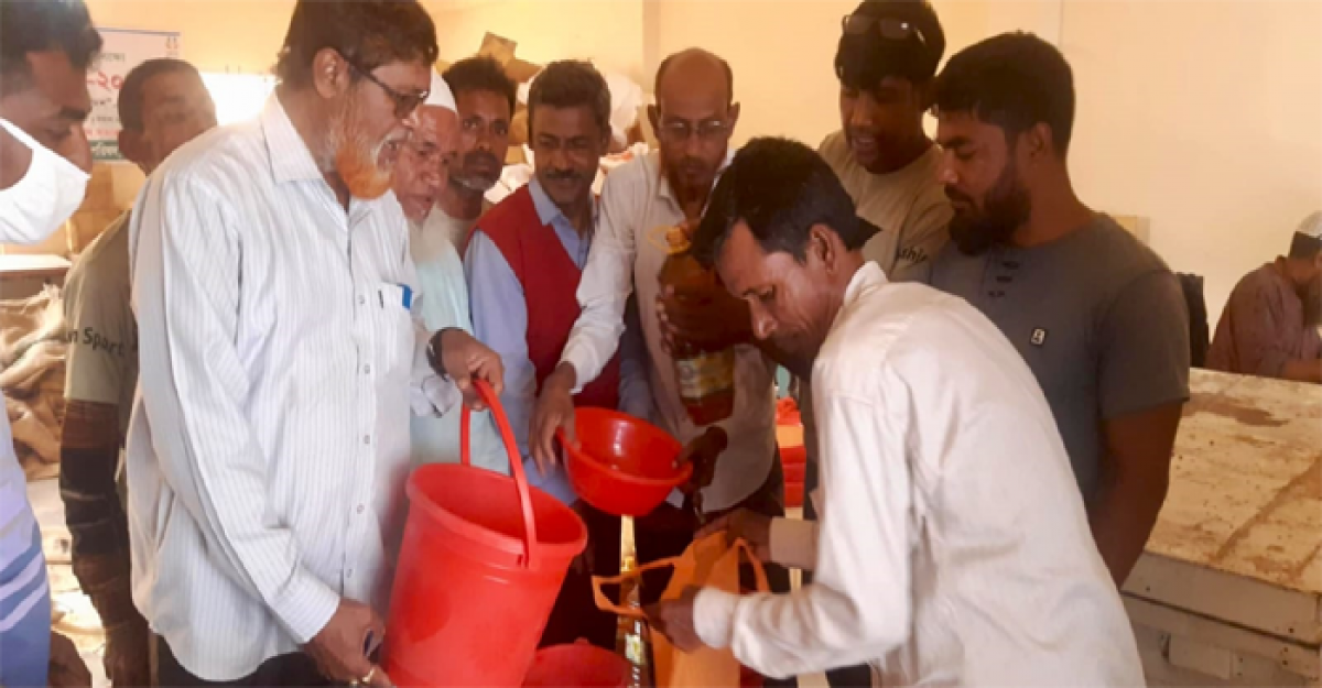 নওগাঁর আত্রাইয়ে টিসিবির পণ্য বিক্রির কার্যক্রমের উদ্বোধন