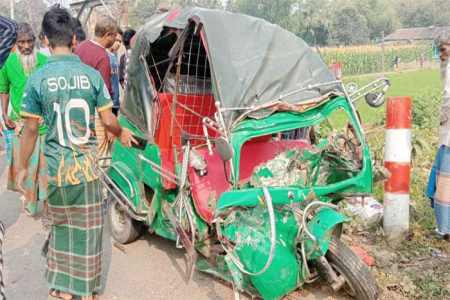ময়মনসিংহে ট্রাকচাপায় অটোরিকশার ৩ যাত্রী নিহত  