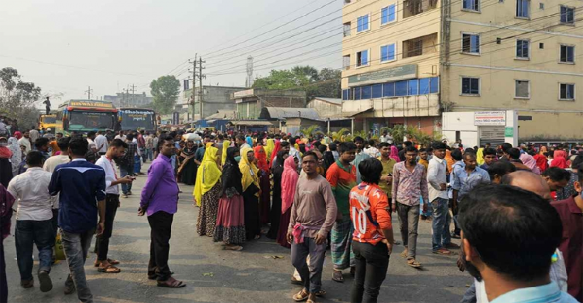 গাজীপুরে ট্রাক চাপায় নারী শ্রমিক নিহত, মহাসড়ক অবরোধ