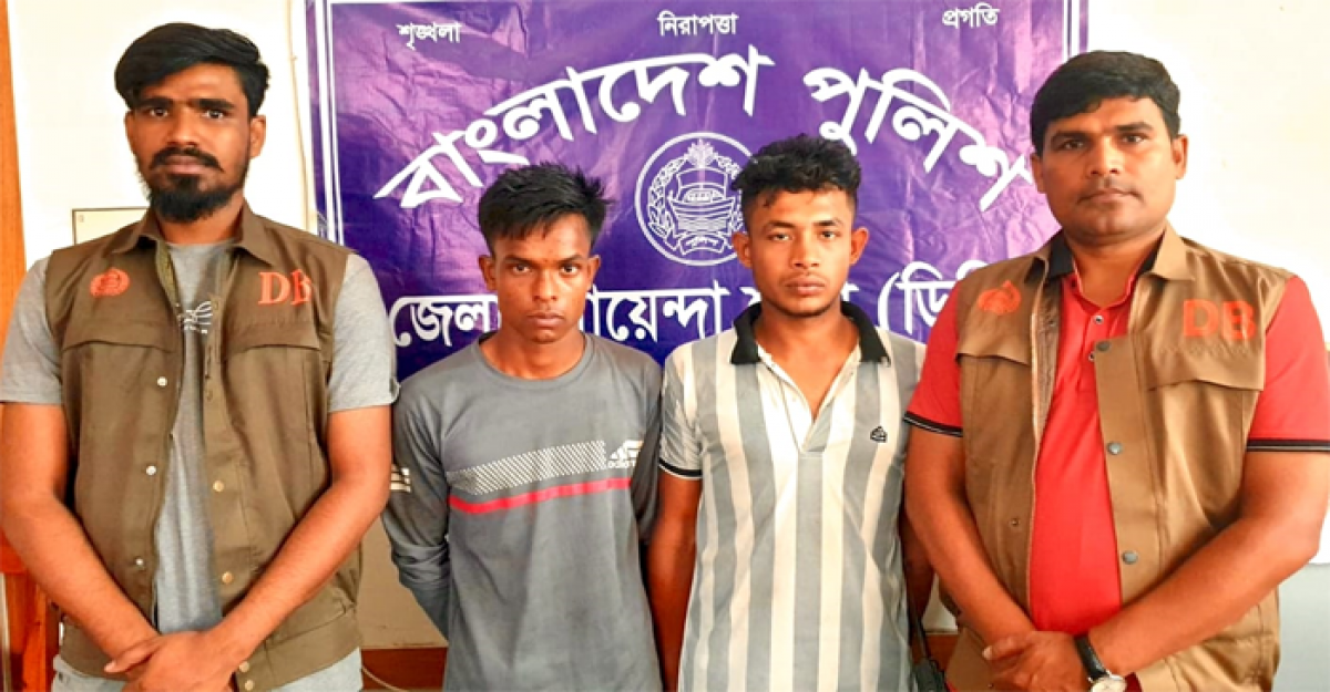  চুয়াডাঙ্গায় ডিবি পুলিশের অভিযানে গাঁজাসহ গ্রেফতার ২