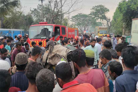 পাবনায় বাস-সিএনজি সংঘর্ষ, শিশুসহ নিহত ৫  