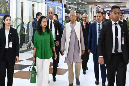 চীনের উদ্দেশে ঢাকা ছাড়লেন প্রধান উপদেষ্টা
