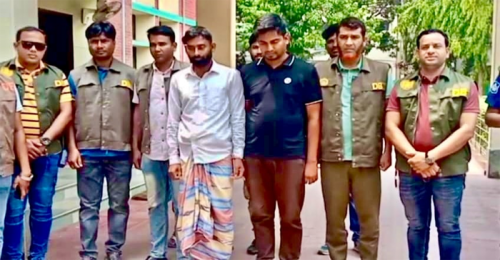 নওগাঁয় অর্থের বিনিময়ে চাকরি দেওয়ার প্রতারনায় গ্রেফতার ২ 