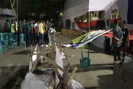 চট্টগ্রামে মিছিল নিয়ে এসে বর্ষবরণের অনুষ্ঠান মঞ্চ ভাঙচুর  