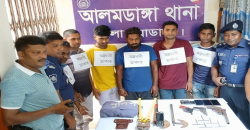 চুয়াডাঙ্গার পুলিশের অভিযানে, আগ্নেয়াস্ত্রসহ ৬ ডাকাত গ্রেফতার