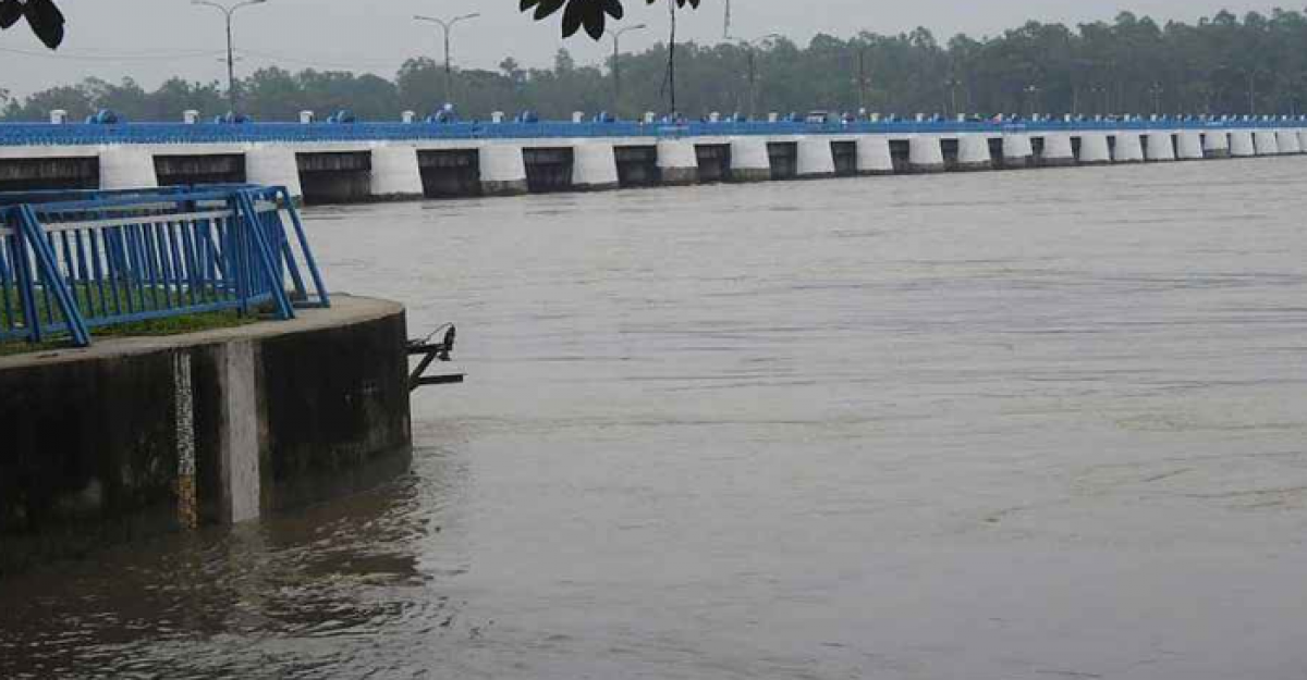 বেড়েছে তিস্তার পানি, খুলে দেওয়া হয়েছে ৪৪ গেট 