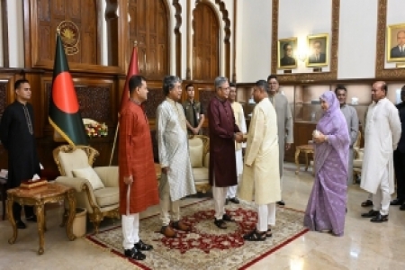 রাষ্ট্রপতির সঙ্গে ঈদ শুভেচ্ছা বিনিময় সেনাপ্রধানের