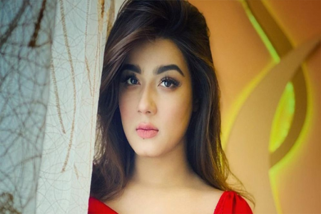 ফেসবুকে স্ট্যাটাস দিয়ে দেশ ছাড়লেন মাহি 